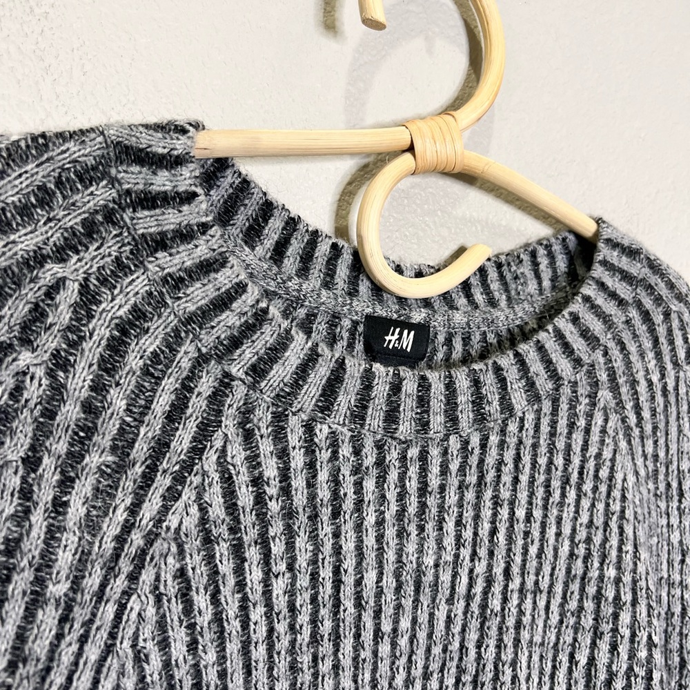 H&M Gray Ribbed Crew Neck Sweater - Picture 5 of 11